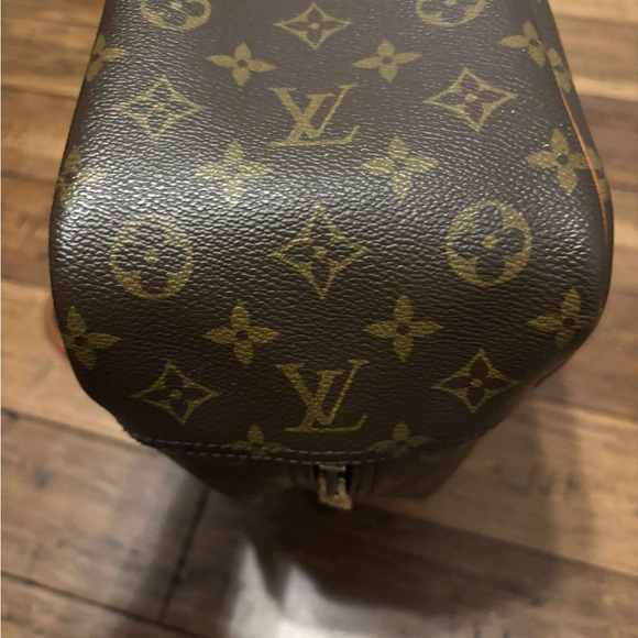 Louis Vuitton Deauville Monogram Travel Bag - Picture 7 of 7